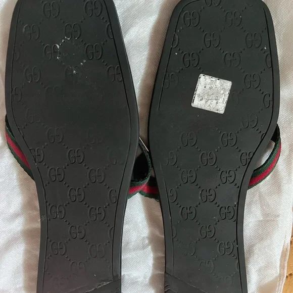Gucci Black Flip-Flops with Red and Green Straps - Picture 3 of 3